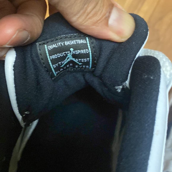 Air Jordan 11 Retro Low - Picture 3 of 8